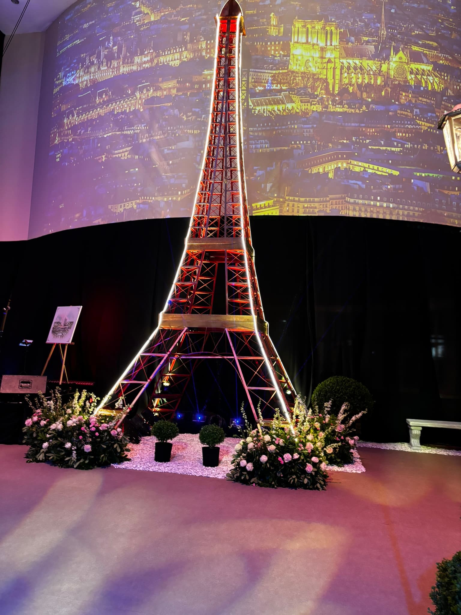 Torre Eiffel gigante